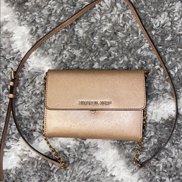 Michael Kors Handbags - Micheal kors crossbody